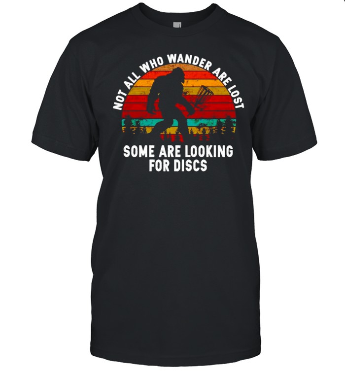 Bigfoot not all who wander are lost some are looking for discs shirt Classic Men's T-shirt