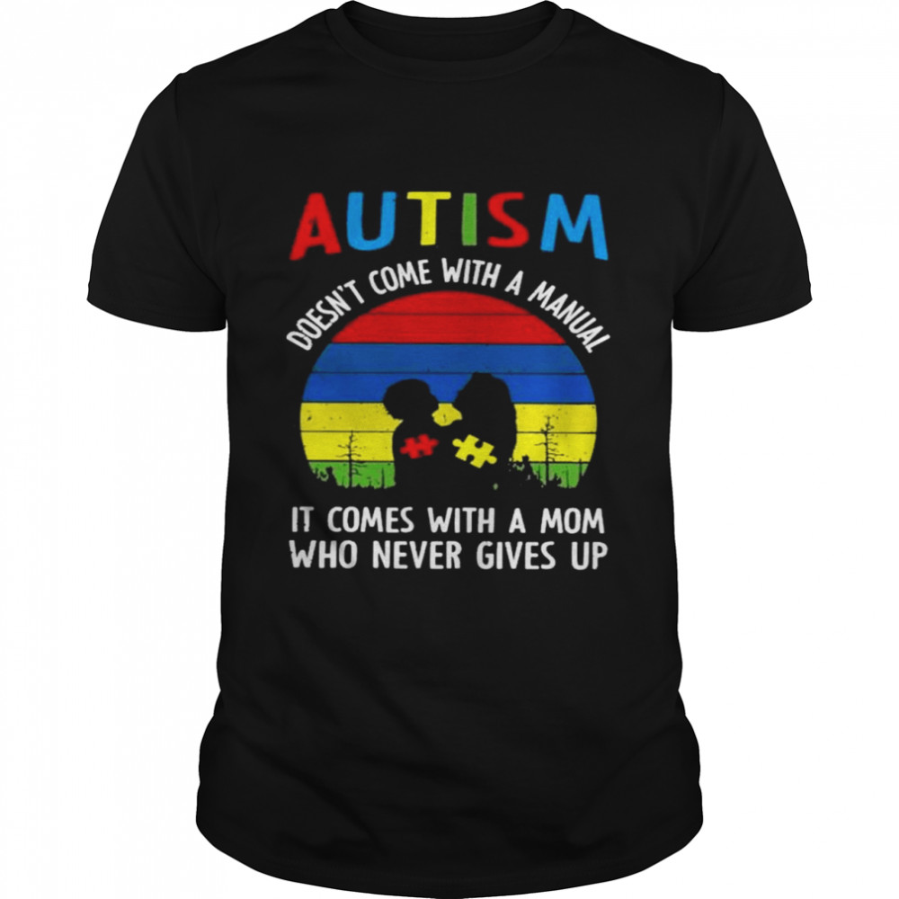Autism doesn’t come with a manual it comes with a mom who never gives up shirt Classic Men's T-shirt